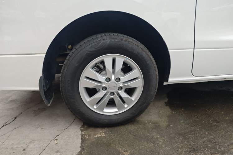 Used FORTHING Lingzhi PLUS 2023 2.0L Manual Luxury CNG 7-Seater Exterior 2