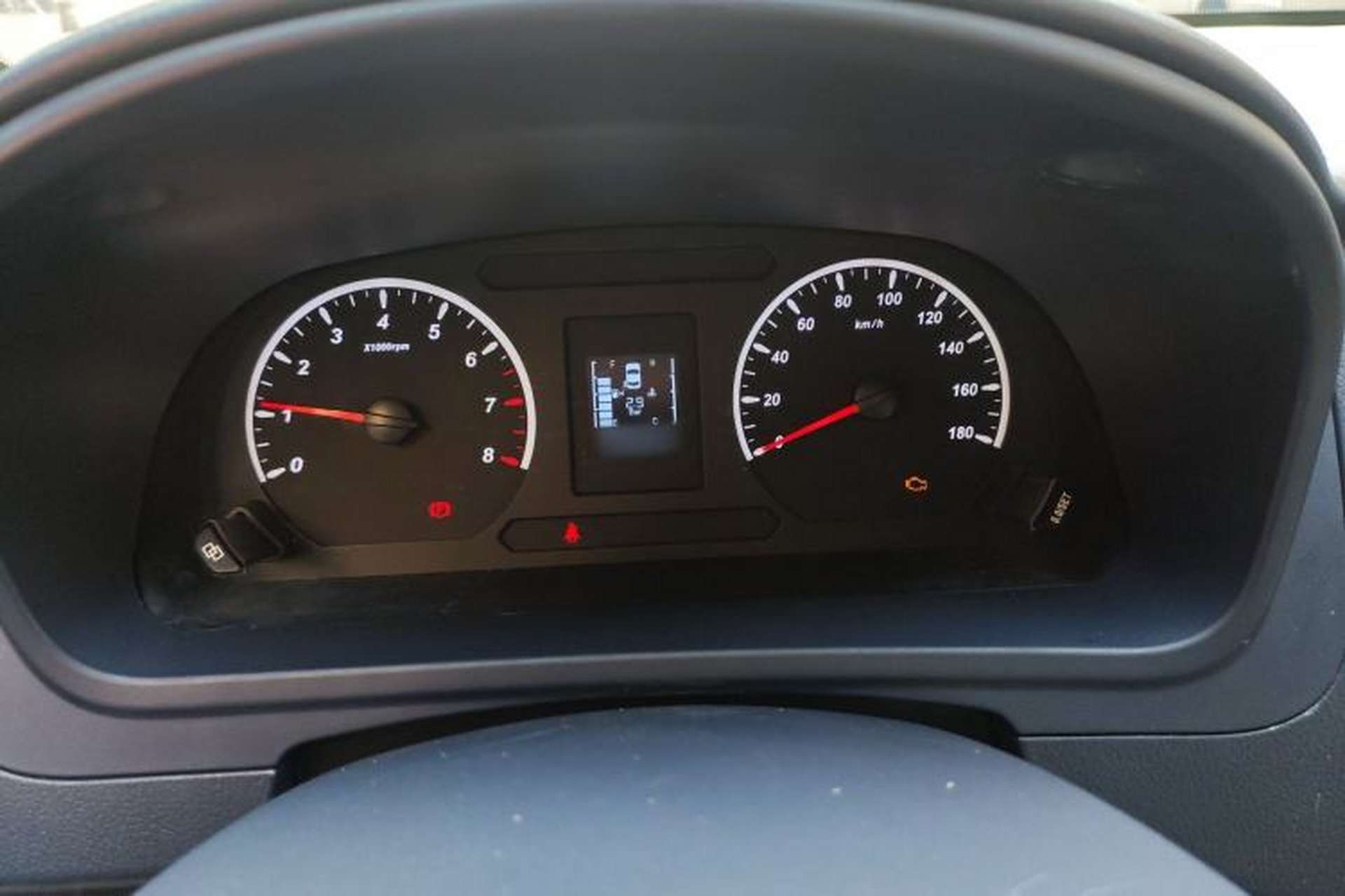 Used FORTHING Lingzhi PLUS 2023 2.0L Manual Luxury CNG 7-Seater Instrument Cluster