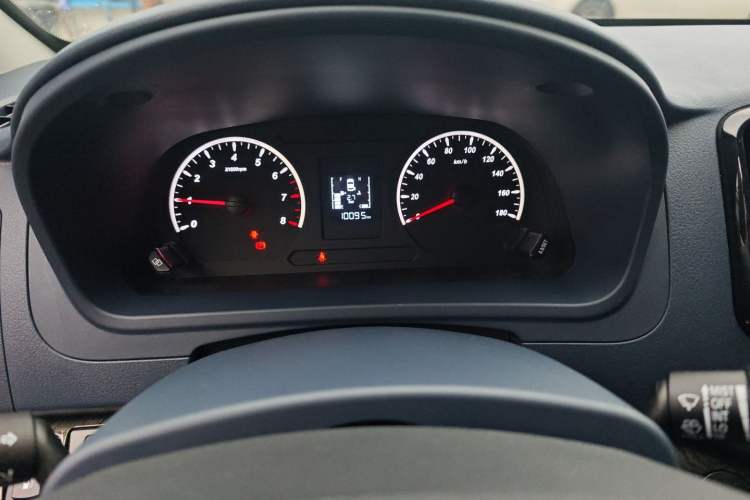Used FORTHING Lingzhi PLUS 2023 2.0L Manual Luxury CNG 7-Seater Instrument Cluster