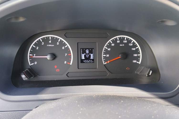 Used FORTHING Lingzhi PLUS 2023 2.0L Manual Comfort Version CNG 7-Seater Instrument Cluster