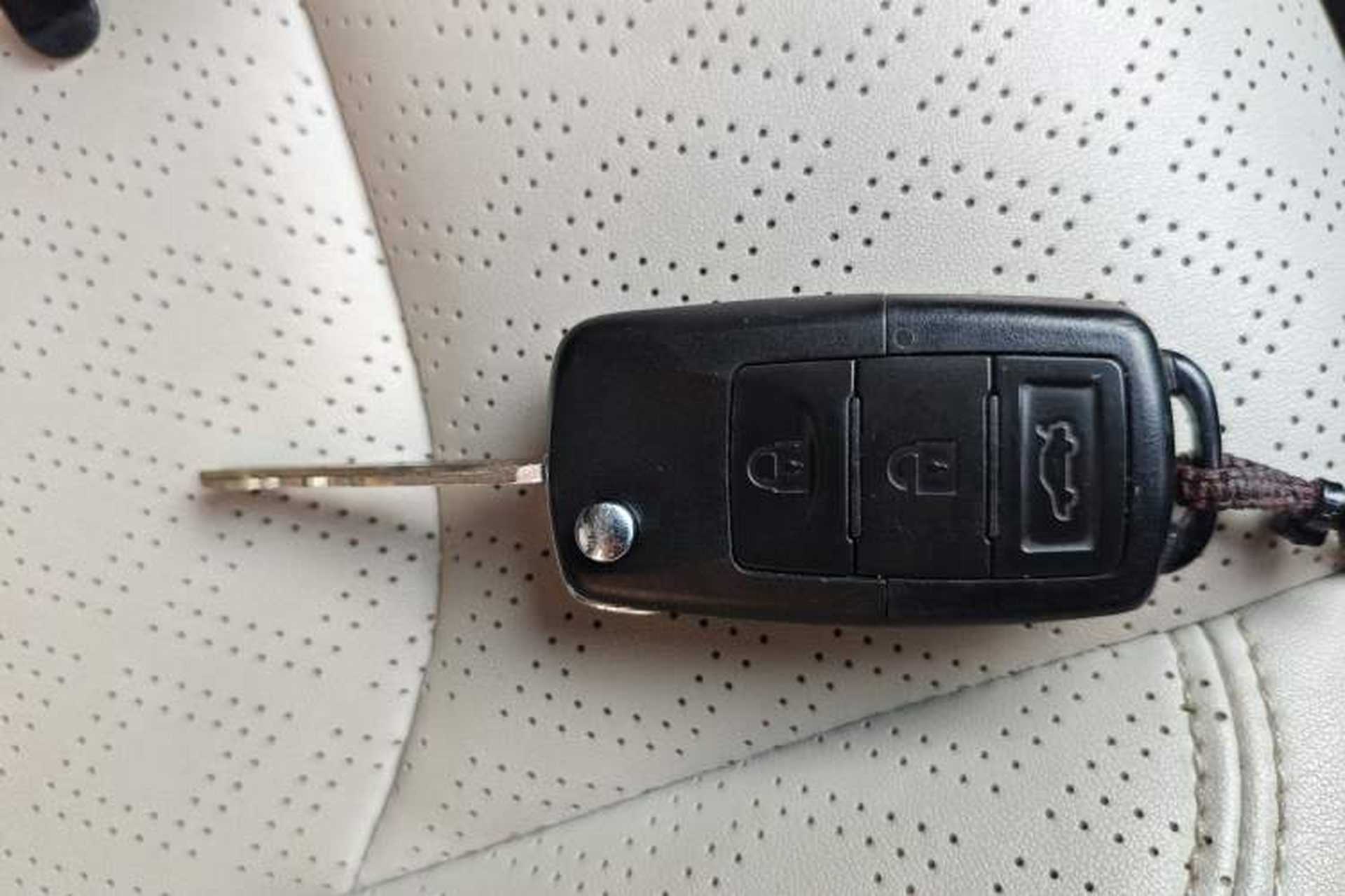 Used FORTHING Lingzhi PLUS 2023 2.0L Manual Luxury CNG 7-Seater Interior 1