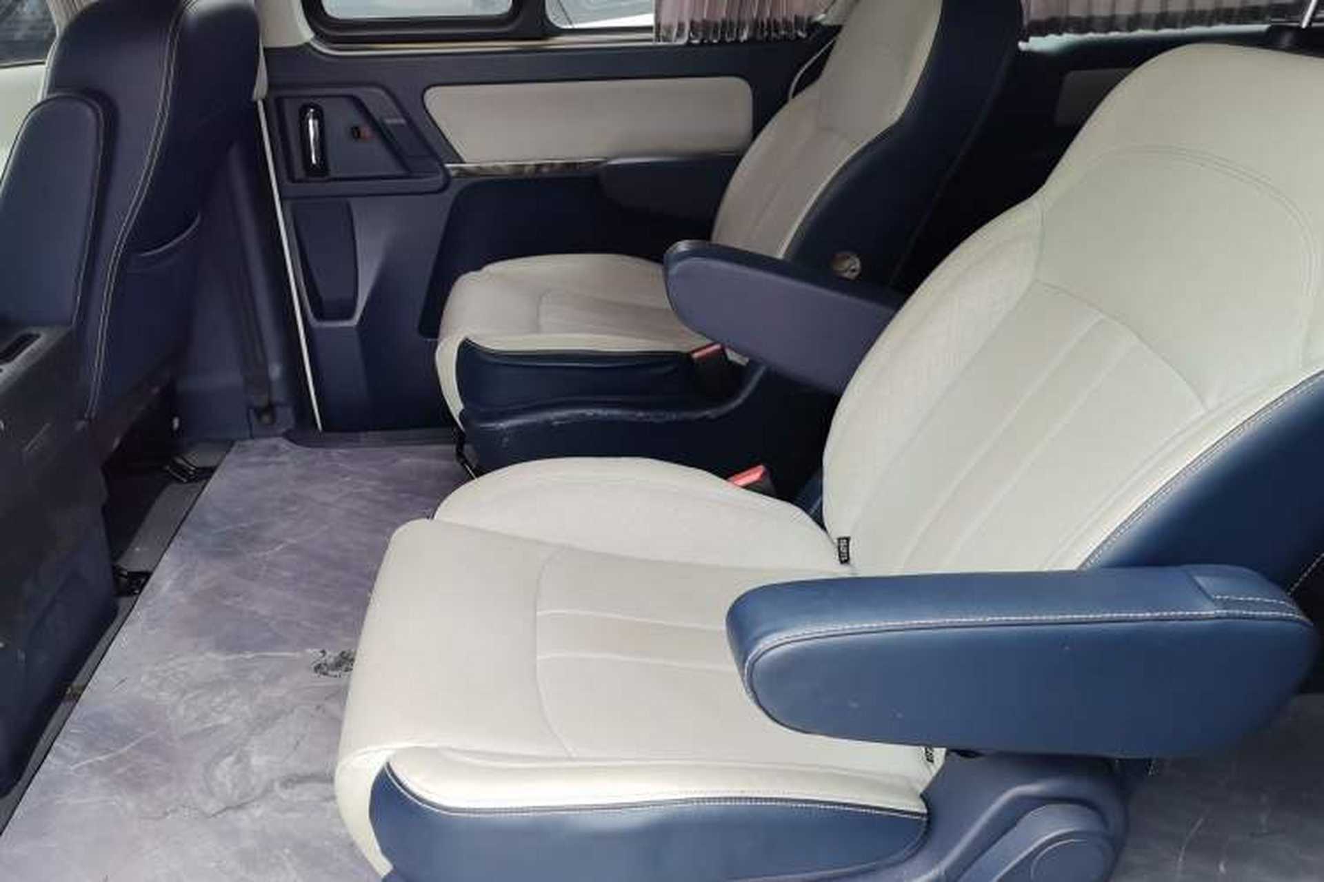 Used FORTHING Lingzhi PLUS 2023 2.0L Manual Comfort Version CNG 7-Seater Left Rear Seat