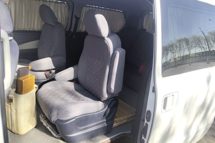 Used FORTHING Lingzhi PLUS 2023 2.0L Manual Comfort Version CNG 7-Seater Left Rear Seat