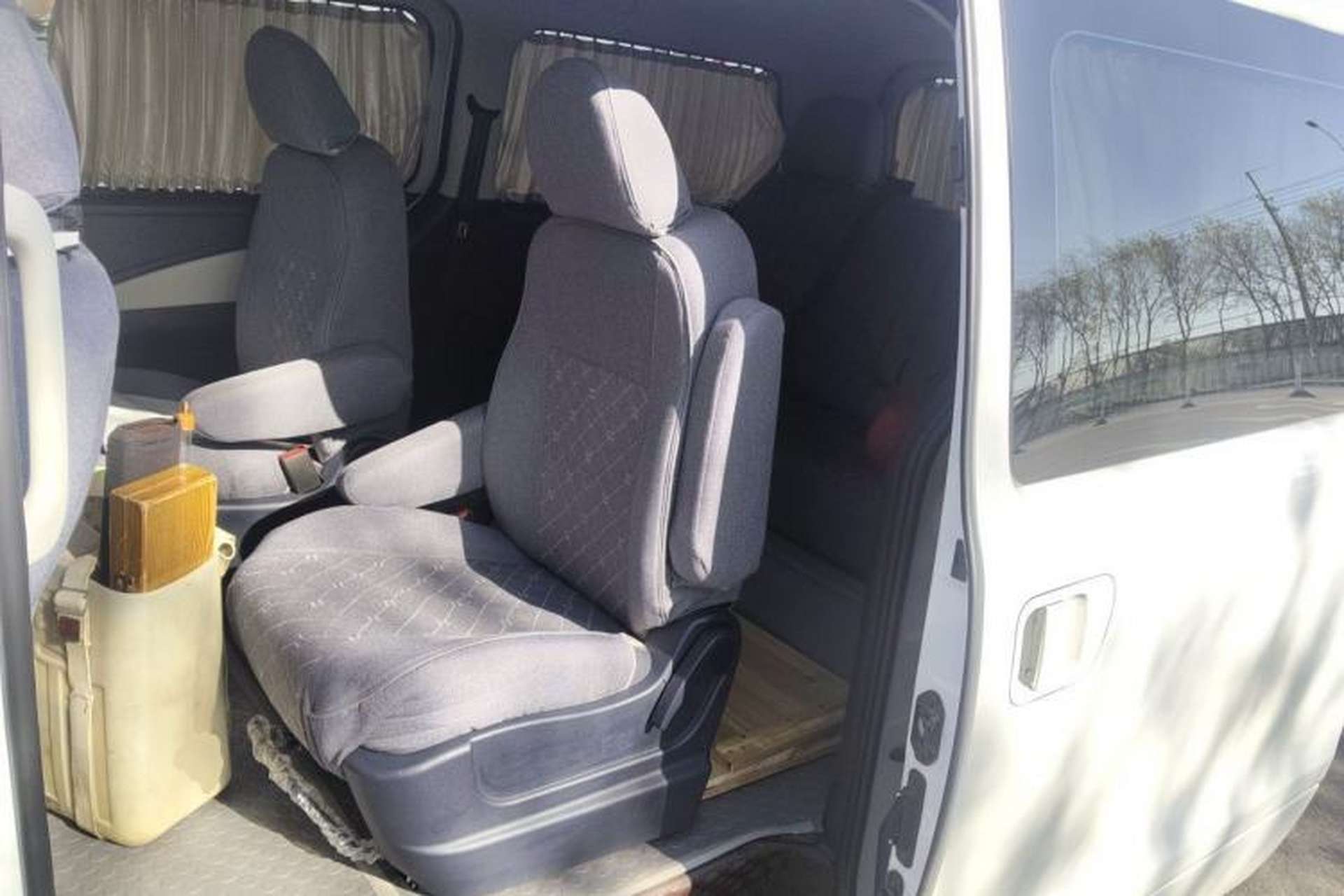 Used FORTHING Lingzhi PLUS 2023 2.0L Manual Comfort Version CNG 7-Seater Left Rear Seat