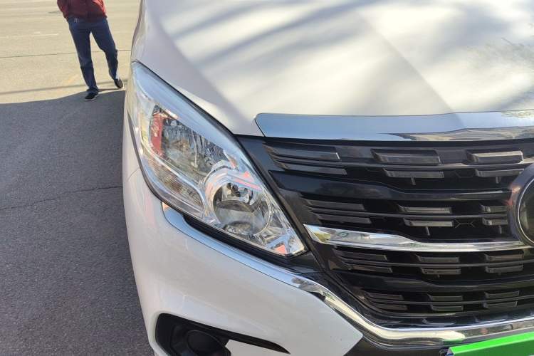 Used FORTHING Lingzhi PLUS 2023 2.0L Manual Comfort Version CNG 7-Seater Right Front Headlight