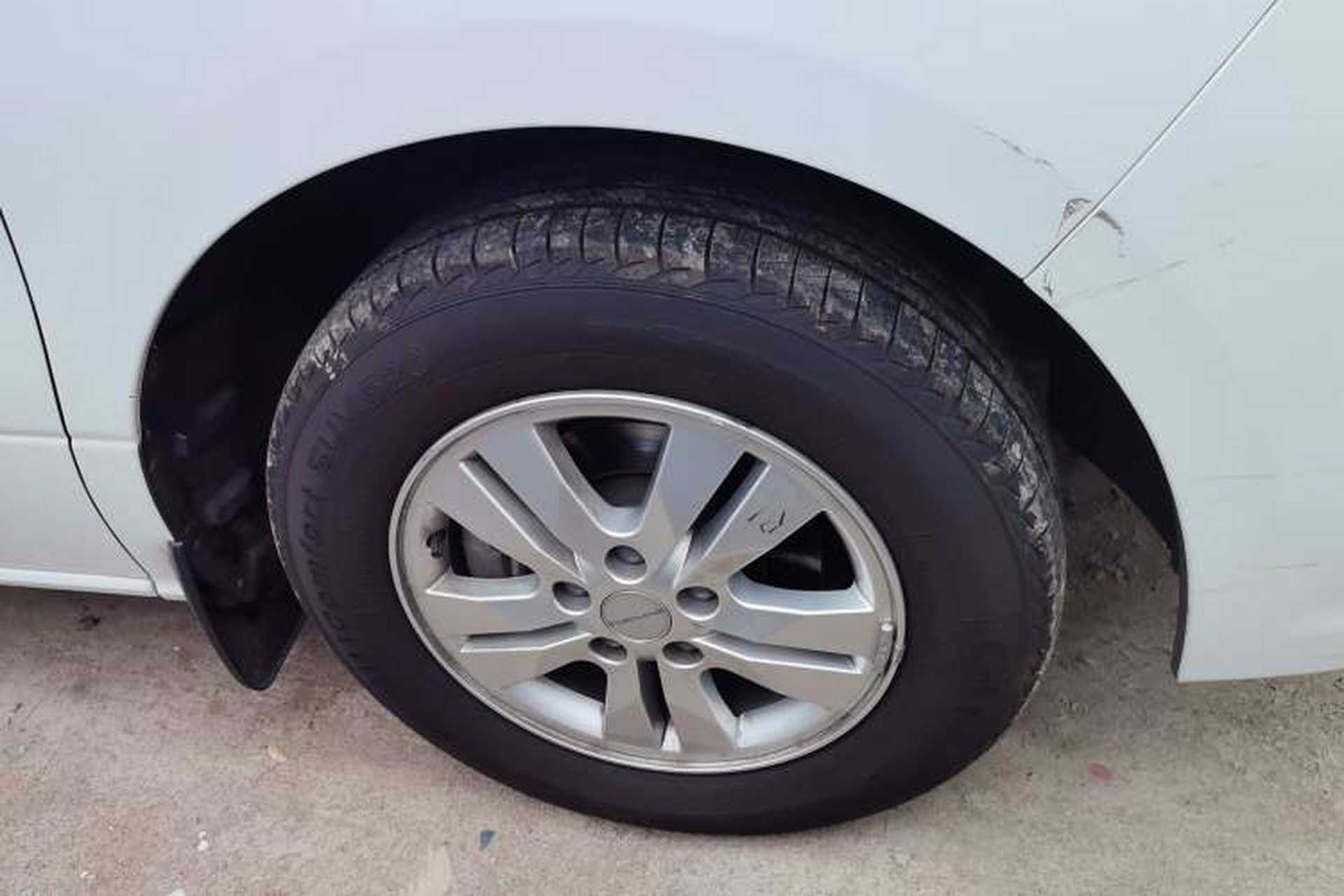 Used FORTHING Lingzhi PLUS 2023 2.0L Manual Comfort Version CNG 7-Seater Right Front Wheel Hub