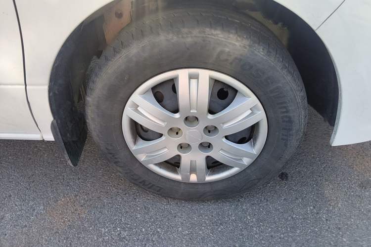 Used FORTHING Lingzhi PLUS 2023 2.0L Manual Comfort Version CNG 7-Seater Right Front Wheel Hub
