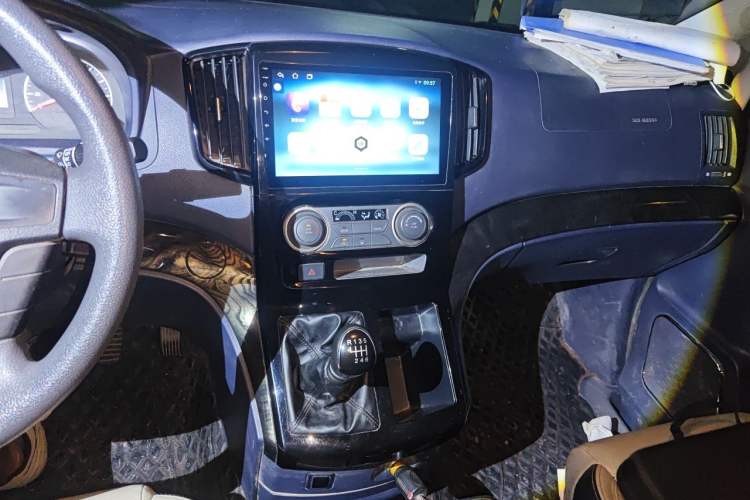 Used FORTHING Lingzhi PLUS 2024 1.5T Manual Luxury 7-Seater Audio And AC Panel