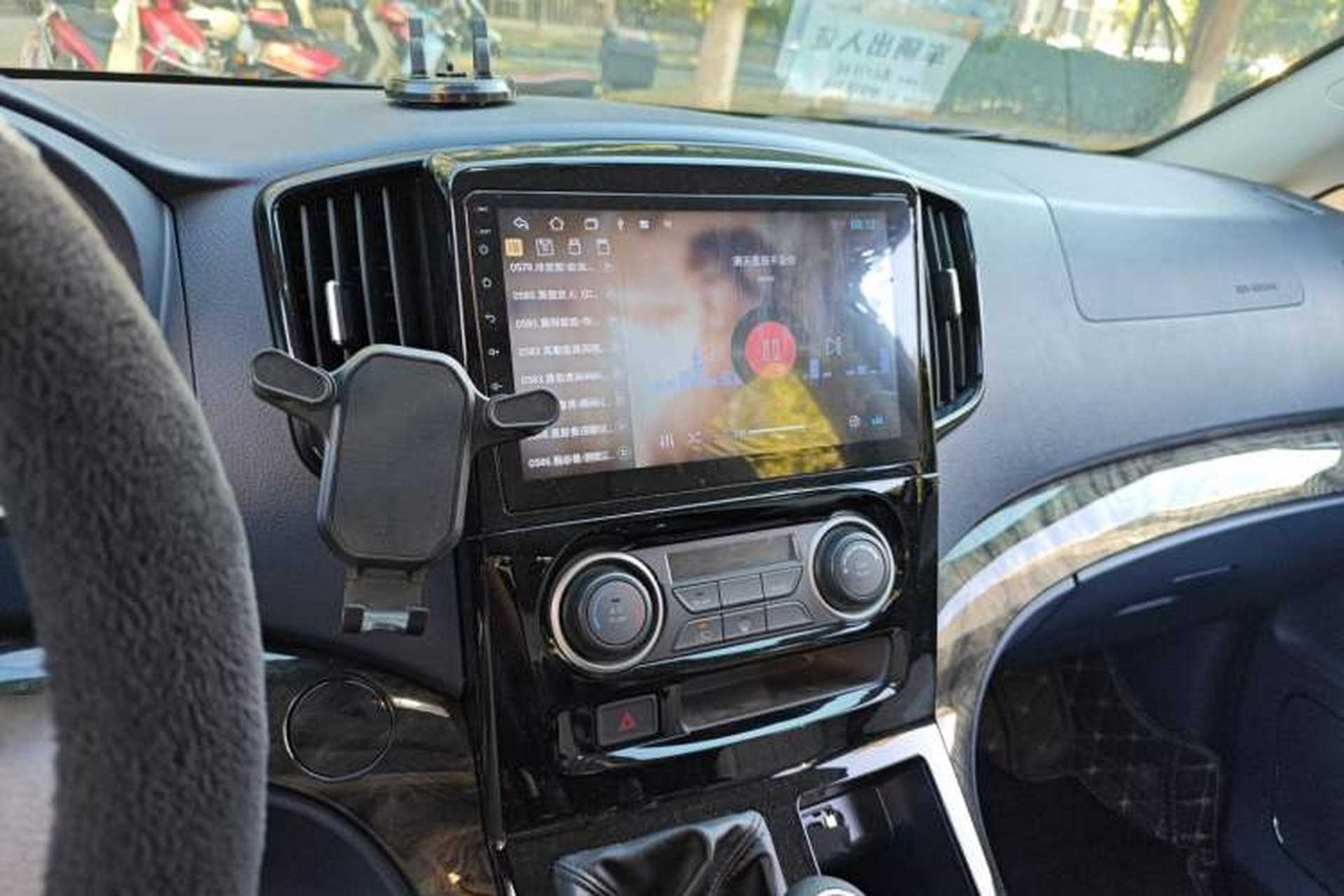 Used FORTHING Lingzhi PLUS 2024 1.5T Manual Luxury 7-Seater Audio And AC Panel