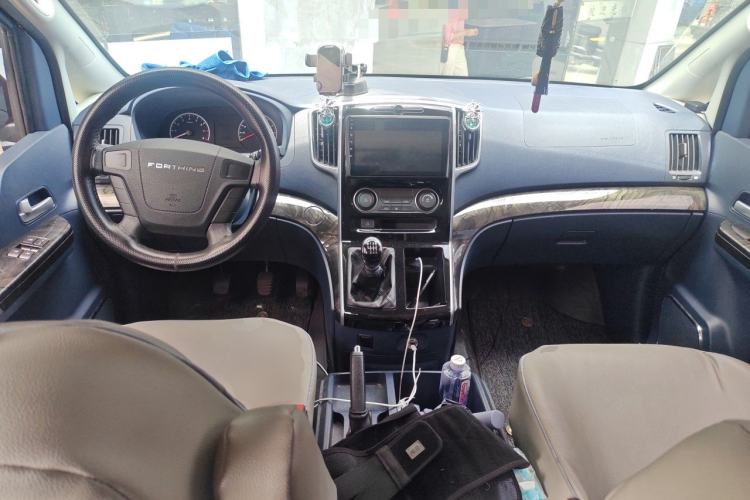 Used FORTHING Lingzhi PLUS 2024 1.5T Manual Comfort Version 7 Seats Center Console
