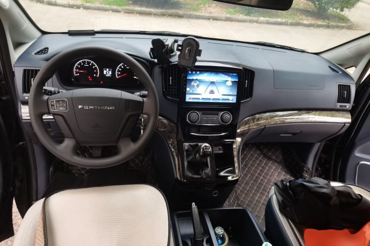 Used FORTHING Lingzhi PLUS 2024 1.5T Manual Luxury 7-Seater Center Console