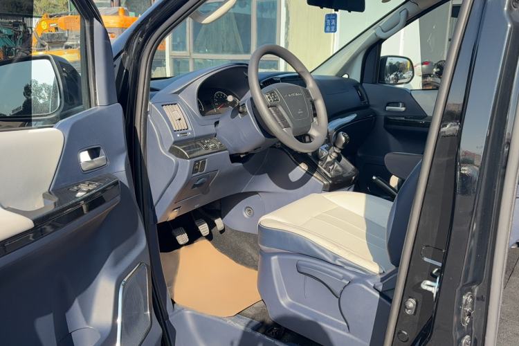 Used FORTHING Lingzhi PLUS 2024 1.5T Manual Luxury 7-Seater Driver Seat