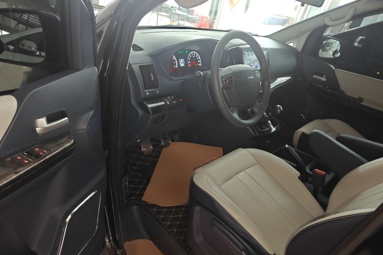 Used FORTHING Lingzhi PLUS 2024 1.5T Manual Luxury 7-Seater Driver Seat