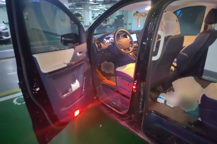 Used FORTHING Lingzhi PLUS 2024 1.5T Manual Luxury 7-Seater Driver Seat