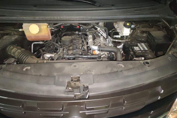 Used FORTHING Lingzhi PLUS 2024 1.5T Manual Luxury 7-Seater Engine Bay