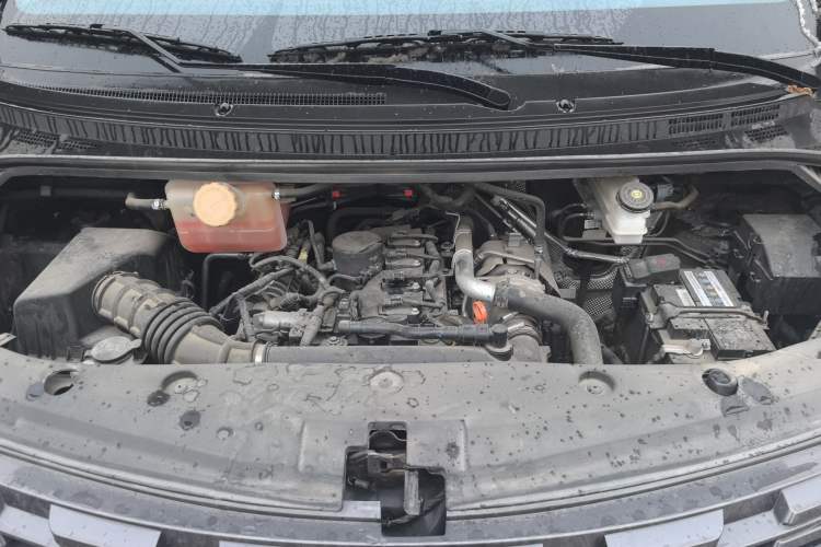 Used FORTHING Lingzhi PLUS 2024 1.5T Manual Luxury 7-Seater Engine Bay