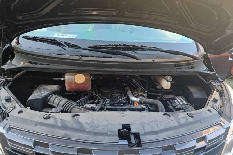 Used FORTHING Lingzhi PLUS 2024 1.5T Manual Luxury 7-Seater Engine Bay