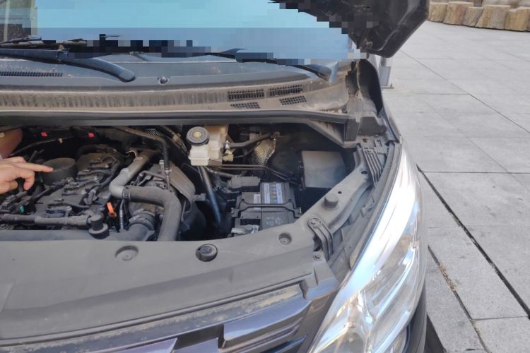 Used FORTHING Lingzhi PLUS 2024 1.5T Manual Luxury 7-Seater Engine Bay Left