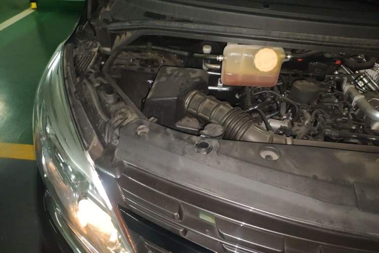 Used FORTHING Lingzhi PLUS 2024 1.5T Manual Luxury 7-Seater Engine Bay Right