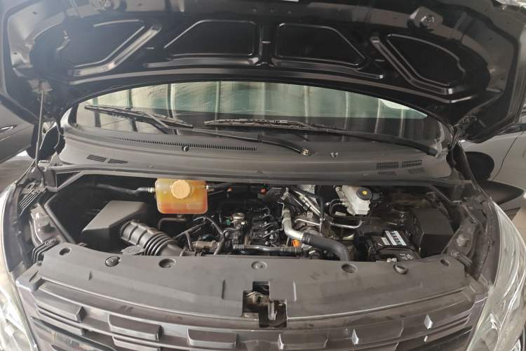 Used FORTHING Lingzhi PLUS 2024 1.5T Manual Luxury 7-Seater Engine Bay