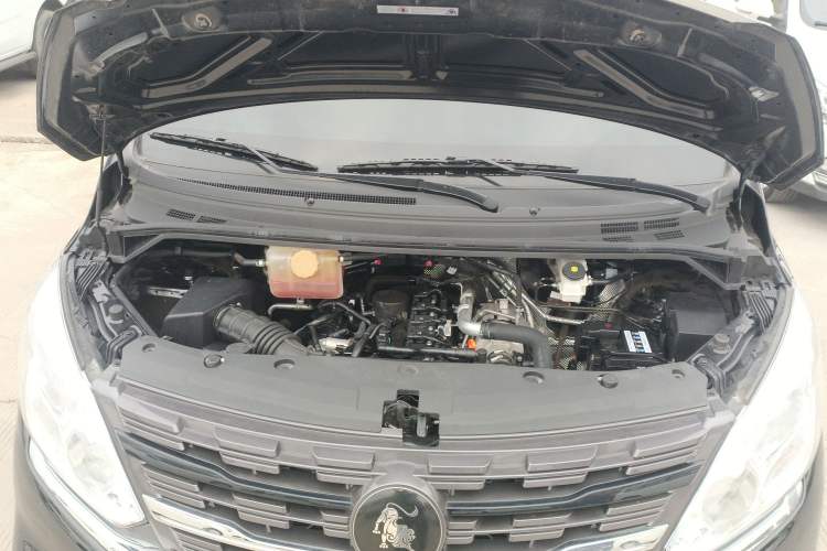 Used FORTHING Lingzhi PLUS 2024 1.5T Manual Luxury 7-Seater Engine Bay