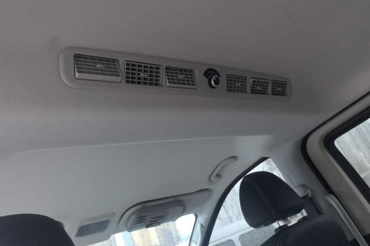 Used FORTHING Lingzhi PLUS 2024 1.5T Manual Luxury 7-Seater Headliner