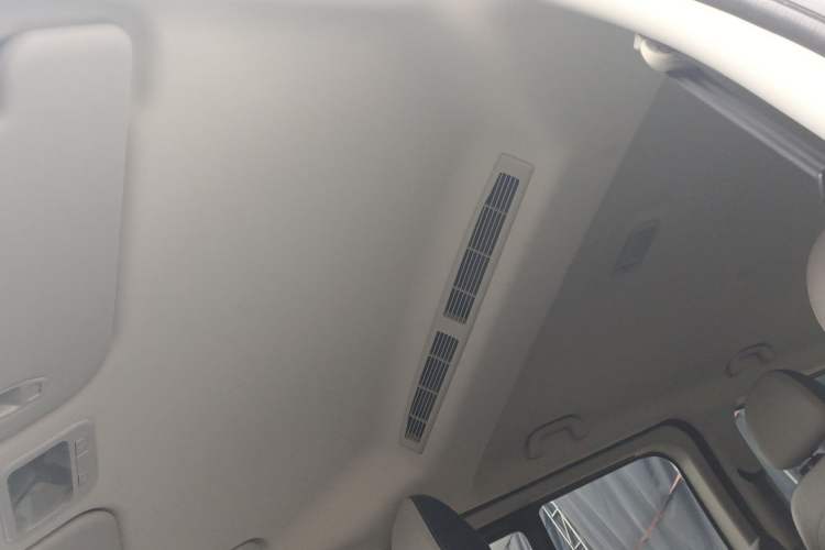 Used FORTHING Lingzhi PLUS 2024 1.5T Manual Luxury 7-Seater Headliner