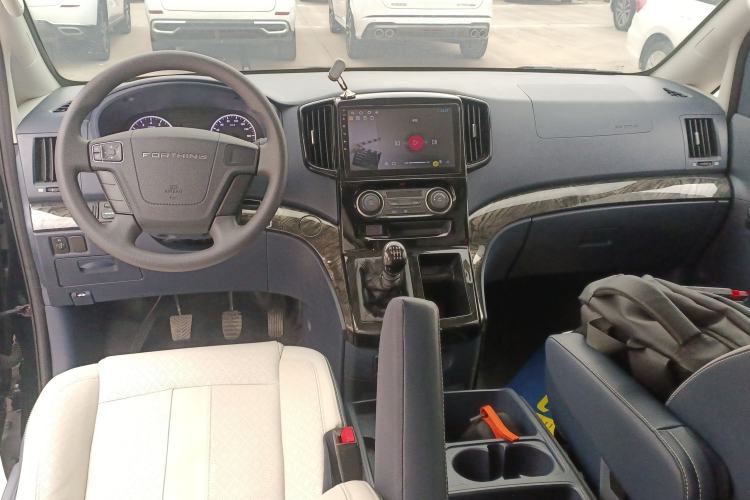 Used FORTHING Lingzhi PLUS 2024 1.5T Manual Luxury 7-Seater Interior 2