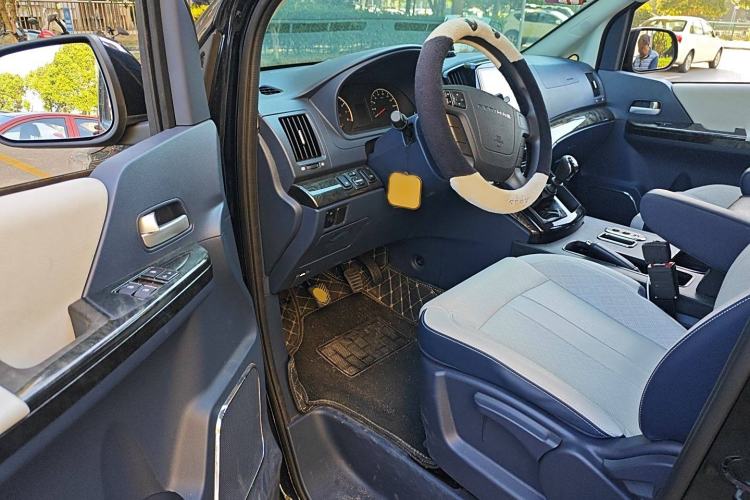 Used FORTHING Lingzhi PLUS 2024 1.5T Manual Luxury 7-Seater Interior 3