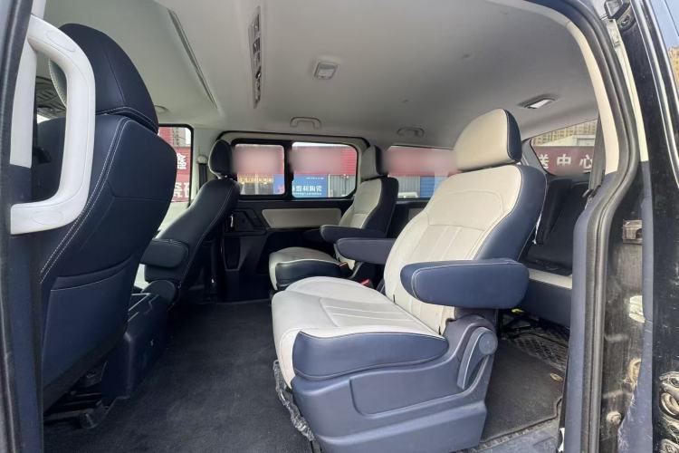 Used FORTHING Lingzhi PLUS 2024 1.5T Manual Luxury 7-Seater Interior 3