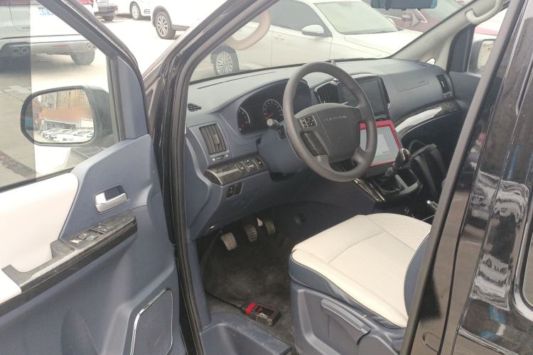 Used FORTHING Lingzhi PLUS 2024 1.5T Manual Luxury 7-Seater Interior 3