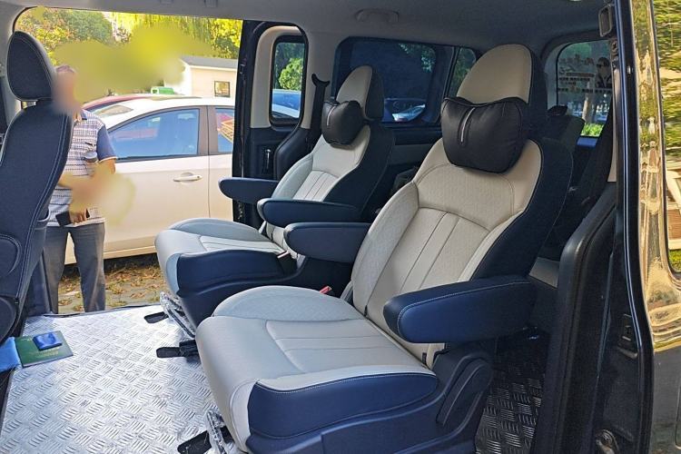 Used FORTHING Lingzhi PLUS 2024 1.5T Manual Luxury 7-Seater Interior 4
