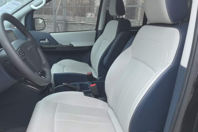 Used FORTHING Lingzhi PLUS 2024 1.5T Manual Luxury 7-Seater Left Front Seat