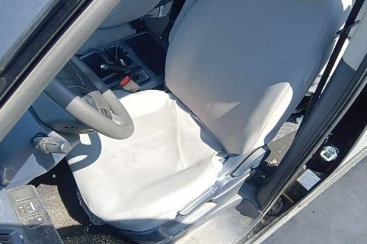 Used FORTHING Lingzhi PLUS 2024 1.5T Manual Comfort Version 7 Seats Left Front Seat