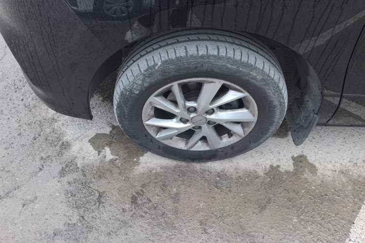 Used FORTHING Lingzhi PLUS 2024 1.5T Manual Luxury 7-Seater Left Front Wheel Hub