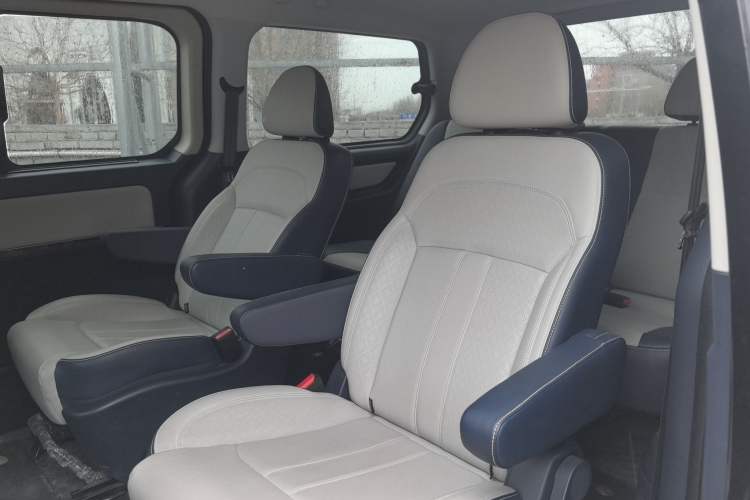 Used FORTHING Lingzhi PLUS 2024 1.5T Manual Luxury 7-Seater Left Rear Seat