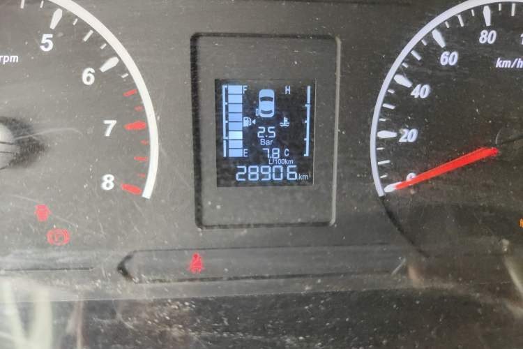 Used FORTHING Lingzhi PLUS 2024 1.5T Manual Comfort Version 7 Seats Odometer Close Up