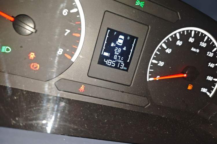 Used FORTHING Lingzhi PLUS 2024 1.5T Manual Luxury 7-Seater Odometer Close Up