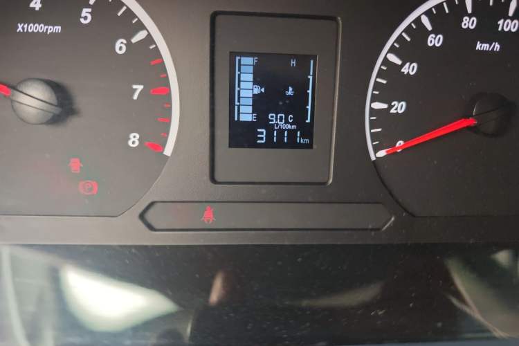 Used FORTHING Lingzhi PLUS 2024 1.5T Manual Comfort Version 7 Seats Odometer Close Up