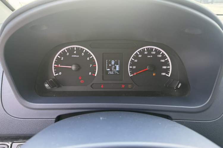 Used FORTHING Lingzhi PLUS 2024 1.5T Manual Luxury 7-Seater Odometer Close Up