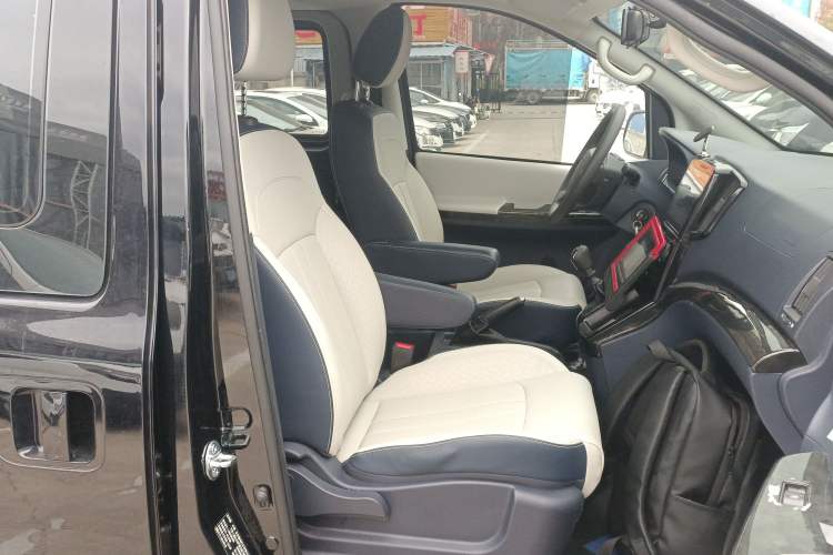 Used FORTHING Lingzhi PLUS 2024 1.5T Manual Luxury 7-Seater Right Front Seat
