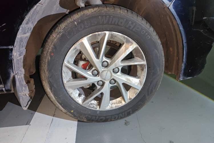 Used FORTHING Lingzhi PLUS 2024 1.5T Manual Luxury 7-Seater Right Front Wheel Hub