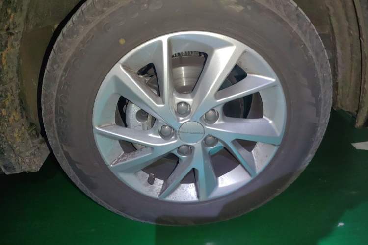 Used FORTHING Lingzhi PLUS 2024 1.5T Manual Luxury 7-Seater Right Front Wheel Hub