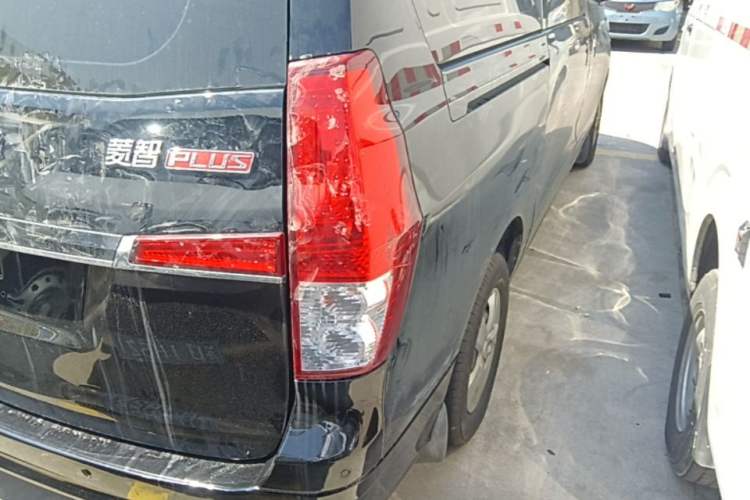 Used FORTHING Lingzhi PLUS 2024 1.5T Manual Comfort Version 7 Seats Right Rear Taillight