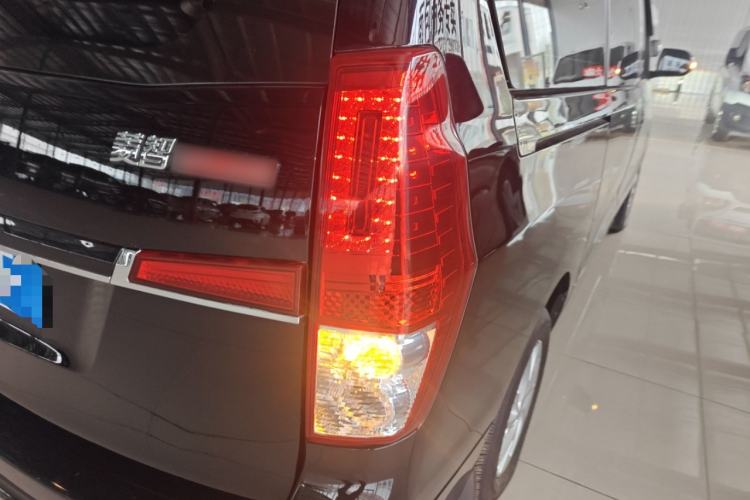 Used FORTHING Lingzhi PLUS 2024 1.5T Manual Luxury 7-Seater Right Rear Taillight