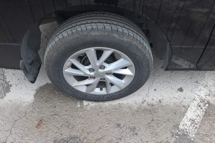 Used FORTHING Lingzhi PLUS 2024 1.5T Manual Luxury 7-Seater Right Rear Wheel Hub
