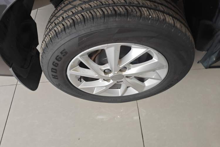 Used FORTHING Lingzhi PLUS 2024 1.5T Manual Luxury 7-Seater Right Rear Wheel Hub