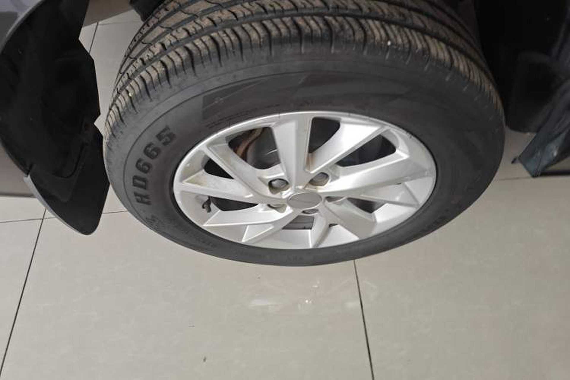 Used FORTHING Lingzhi PLUS 2024 1.5T Manual Luxury 7-Seater Right Rear Wheel Hub