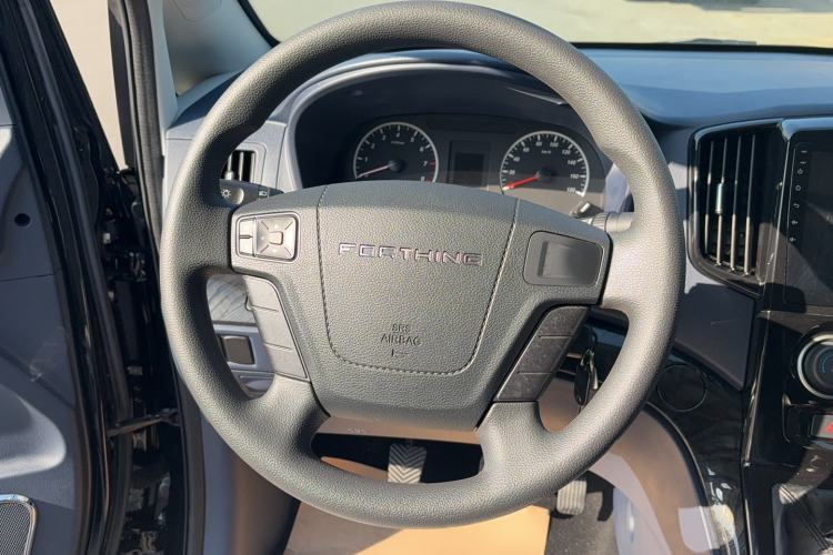 Used FORTHING Lingzhi PLUS 2024 1.5T Manual Luxury 7-Seater Steering Wheel