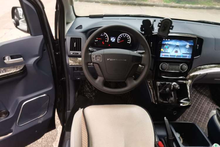Used FORTHING Lingzhi PLUS 2024 1.5T Manual Luxury 7-Seater Steering Wheel